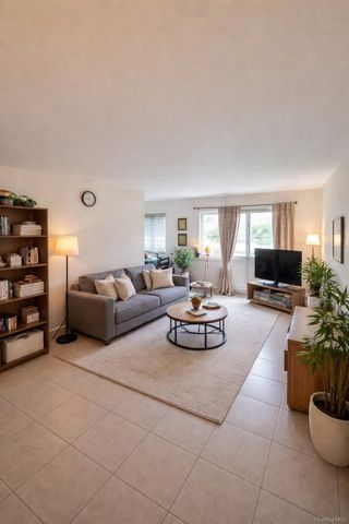 2453 B Union Boulevard 15A, Islip, NY 11751