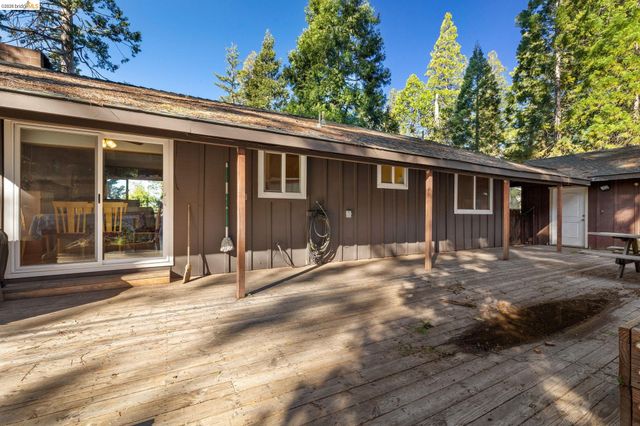 24363 Jeanita Ln, Mi Wuk Village, CA 95346