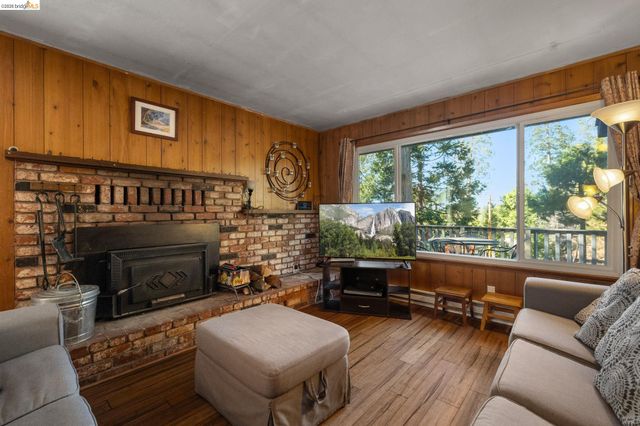 24363 Jeanita Ln, Mi Wuk Village, CA 95346