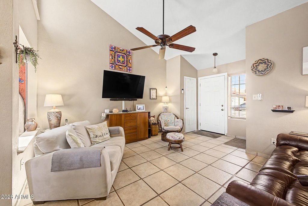 Image 5 of property listing at 1915 N AVENIDA DE PALMAS -- 5, Casa Grande, AZ 85122