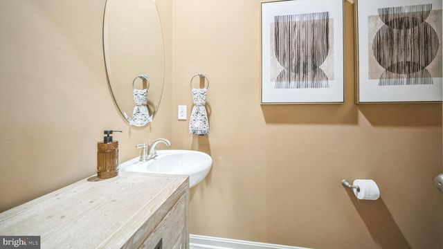 110 CHRISTINA DR, York, PA 17404