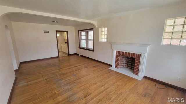 1810 Eton Lane, St Louis, MO 63147
