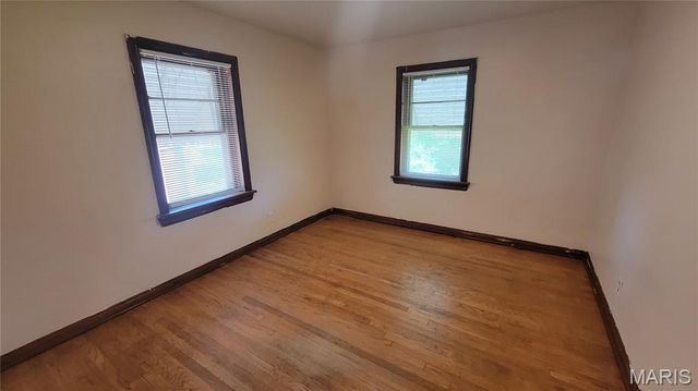 1810 Eton Lane, St Louis, MO 63147