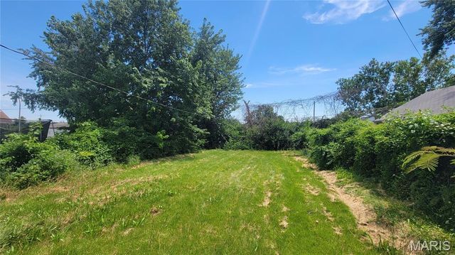 1810 Eton Lane, St Louis, MO 63147
