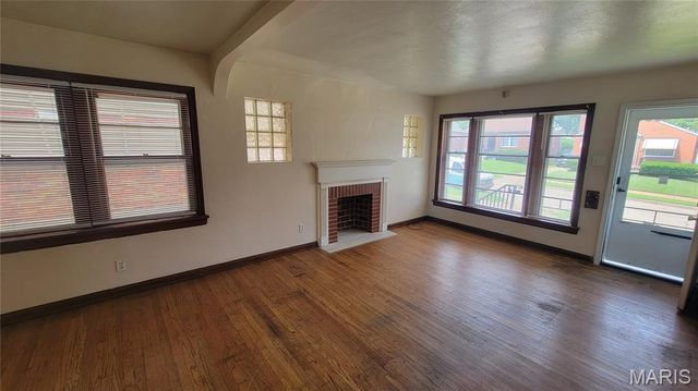 1810 Eton Lane, St Louis, MO 63147