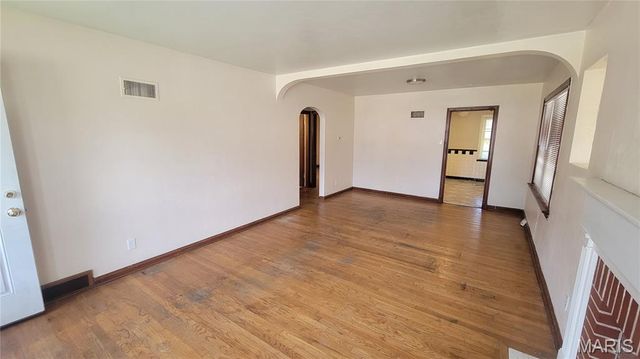 1810 Eton Lane, St Louis, MO 63147