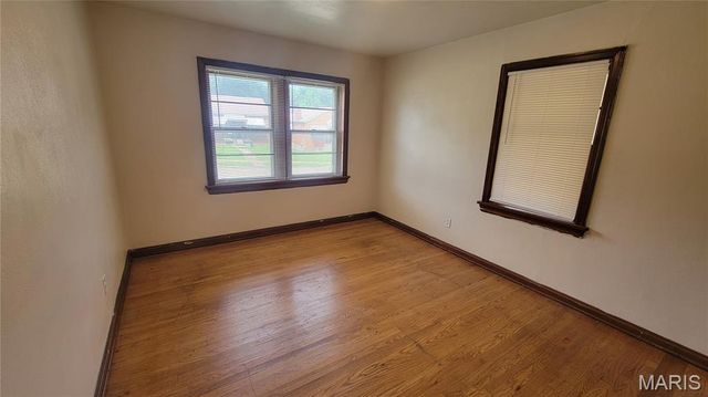 1810 Eton Lane, St Louis, MO 63147