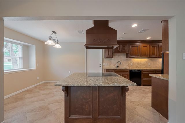 8 Riverwood Lane, Hempstead, TX 77445