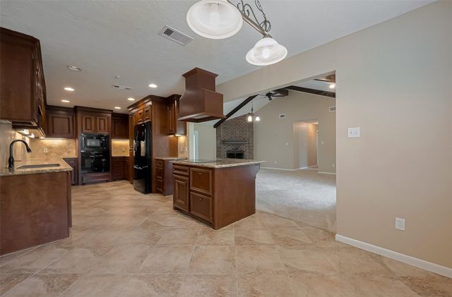8 Riverwood Lane, Hempstead, TX 77445