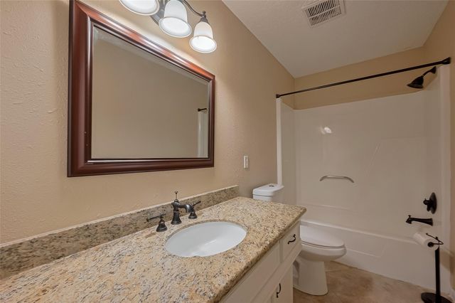 8 Riverwood Lane, Hempstead, TX 77445