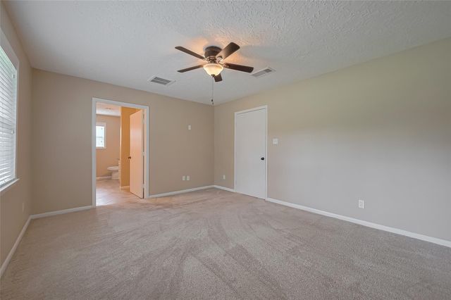 8 Riverwood Lane, Hempstead, TX 77445