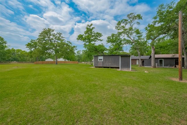 8 Riverwood Lane, Hempstead, TX 77445