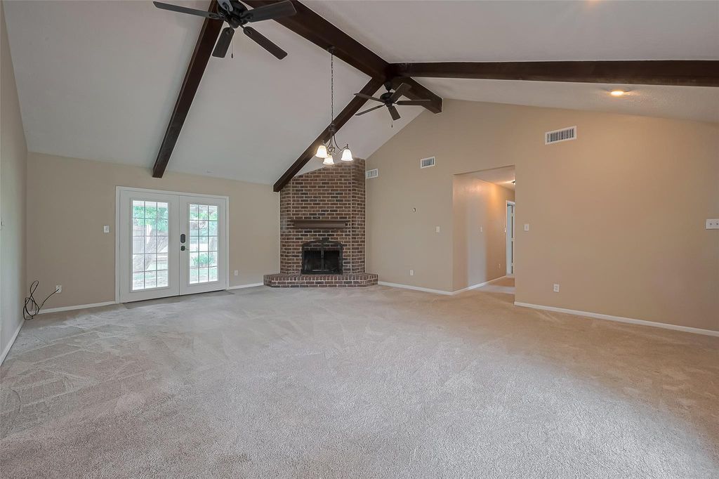 Image 10 of property listing at 8 Riverwood Lane, Hempstead, TX 77445