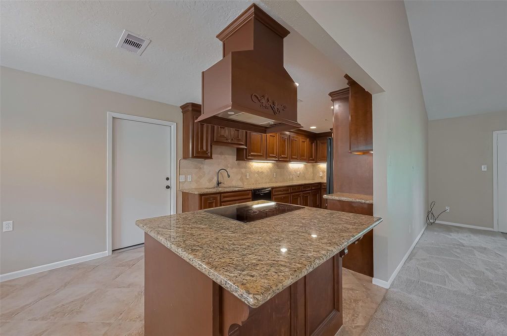 Image 12 of property listing at 8 Riverwood Lane, Hempstead, TX 77445