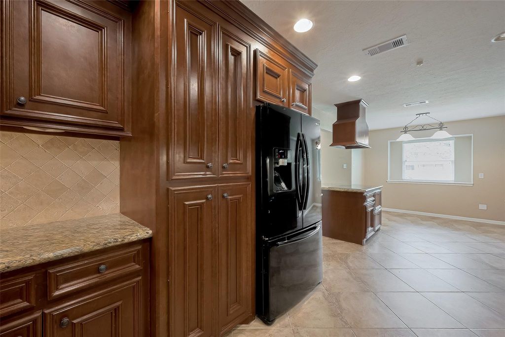 Image 18 of property listing at 8 Riverwood Lane, Hempstead, TX 77445