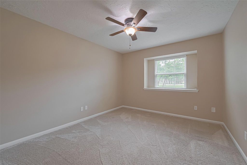 Image 24 of property listing at 8 Riverwood Lane, Hempstead, TX 77445