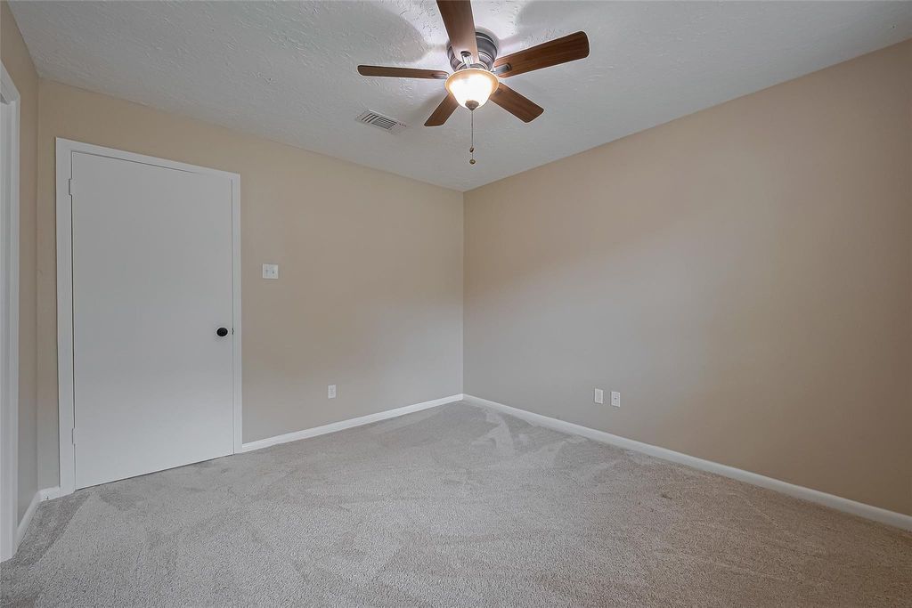 Image 25 of property listing at 8 Riverwood Lane, Hempstead, TX 77445