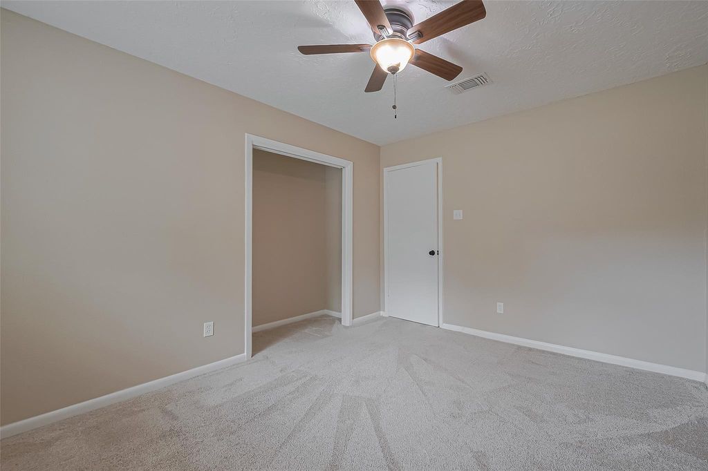 Image 26 of property listing at 8 Riverwood Lane, Hempstead, TX 77445