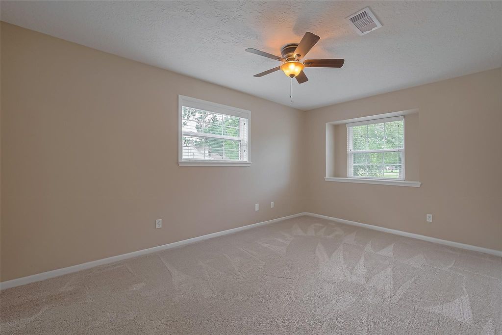 Image 28 of property listing at 8 Riverwood Lane, Hempstead, TX 77445