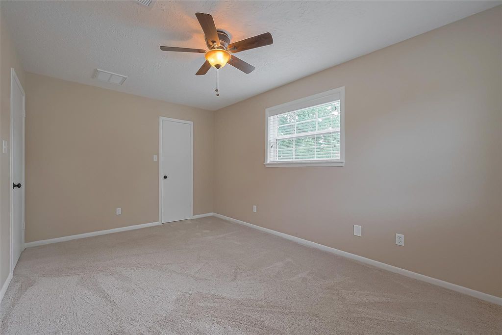 Image 29 of property listing at 8 Riverwood Lane, Hempstead, TX 77445