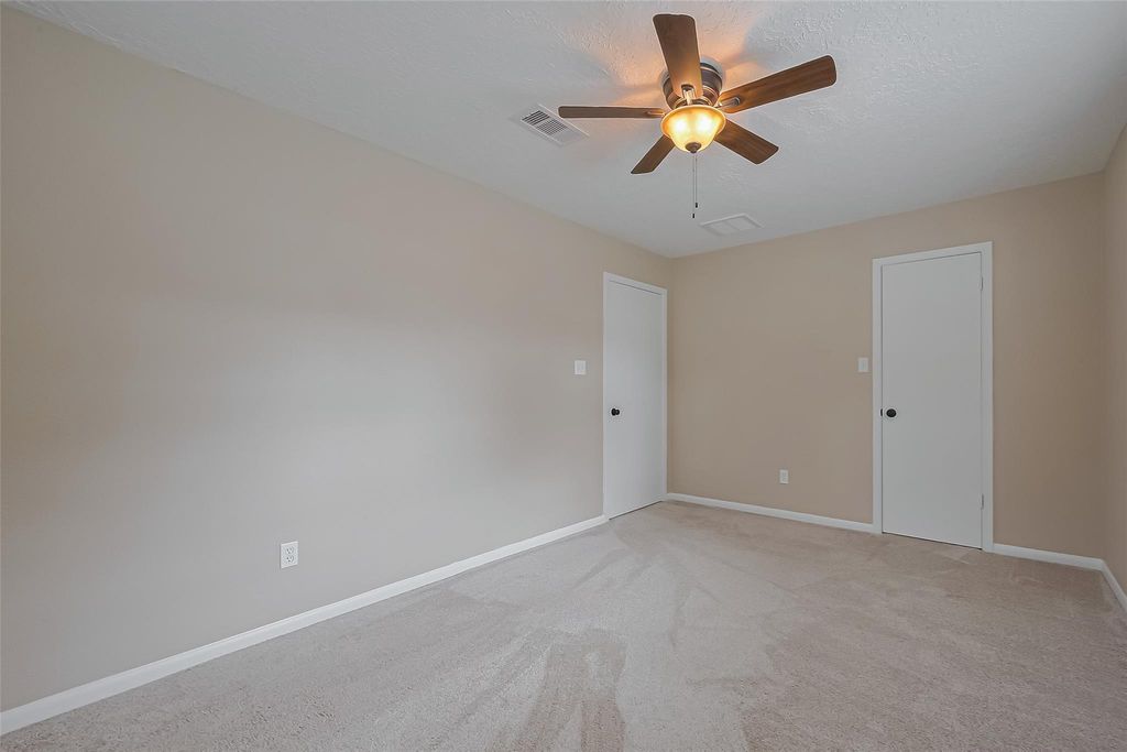 Image 30 of property listing at 8 Riverwood Lane, Hempstead, TX 77445