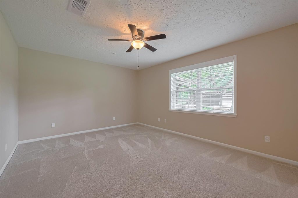 Image 31 of property listing at 8 Riverwood Lane, Hempstead, TX 77445