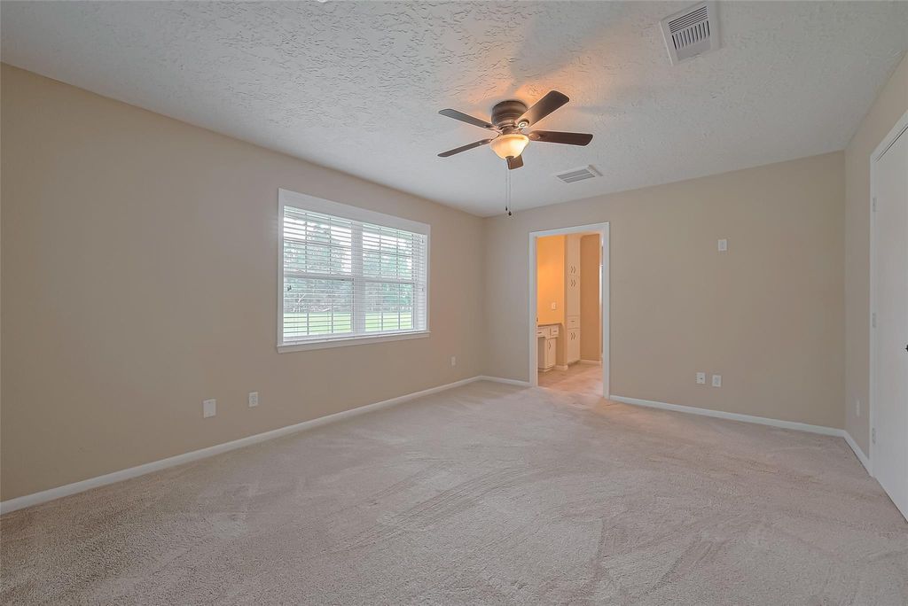 Image 32 of property listing at 8 Riverwood Lane, Hempstead, TX 77445