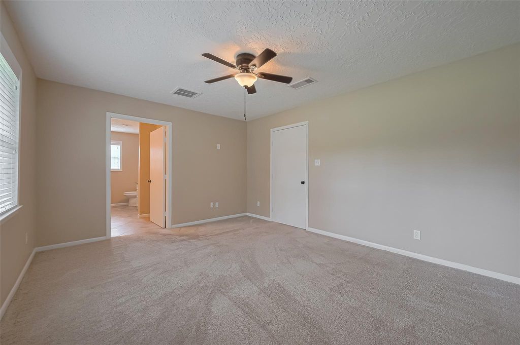 Image 33 of property listing at 8 Riverwood Lane, Hempstead, TX 77445