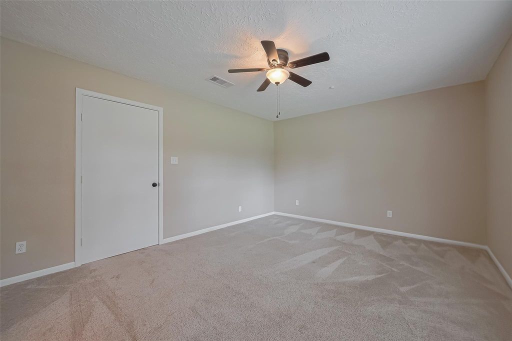 Image 34 of property listing at 8 Riverwood Lane, Hempstead, TX 77445