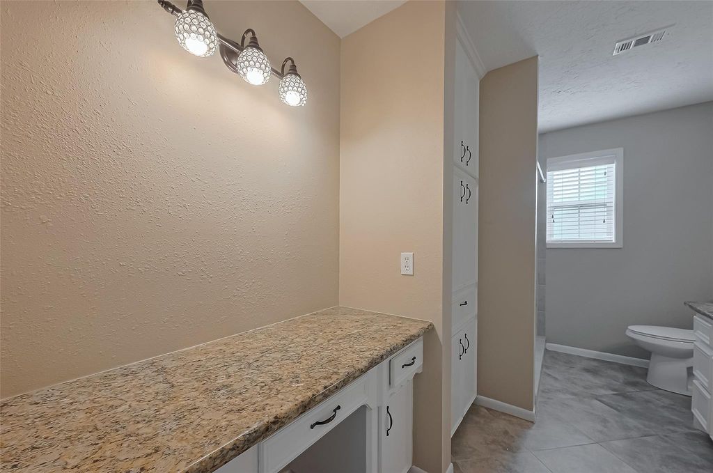 Image 35 of property listing at 8 Riverwood Lane, Hempstead, TX 77445