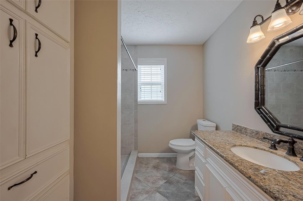 Image 36 of property listing at 8 Riverwood Lane, Hempstead, TX 77445