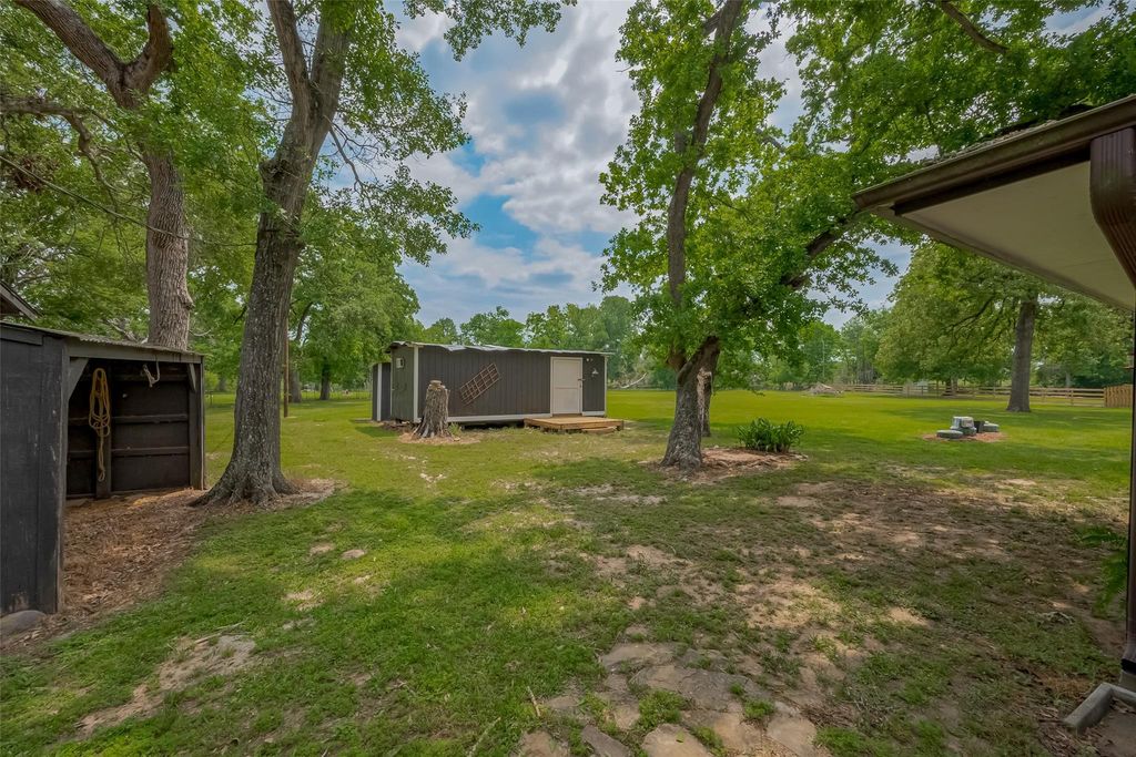 Image 40 of property listing at 8 Riverwood Lane, Hempstead, TX 77445