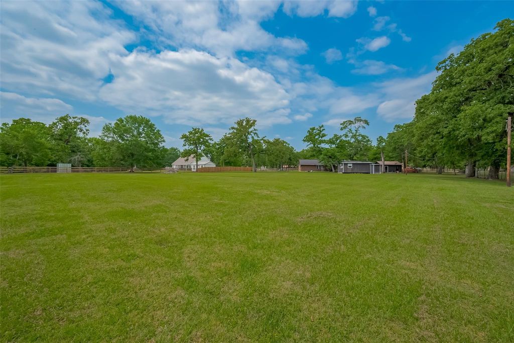 Image 42 of property listing at 8 Riverwood Lane, Hempstead, TX 77445