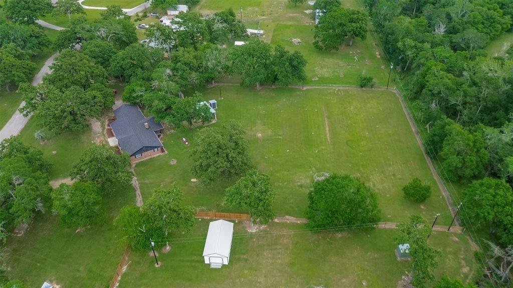 Image 46 of property listing at 8 Riverwood Lane, Hempstead, TX 77445