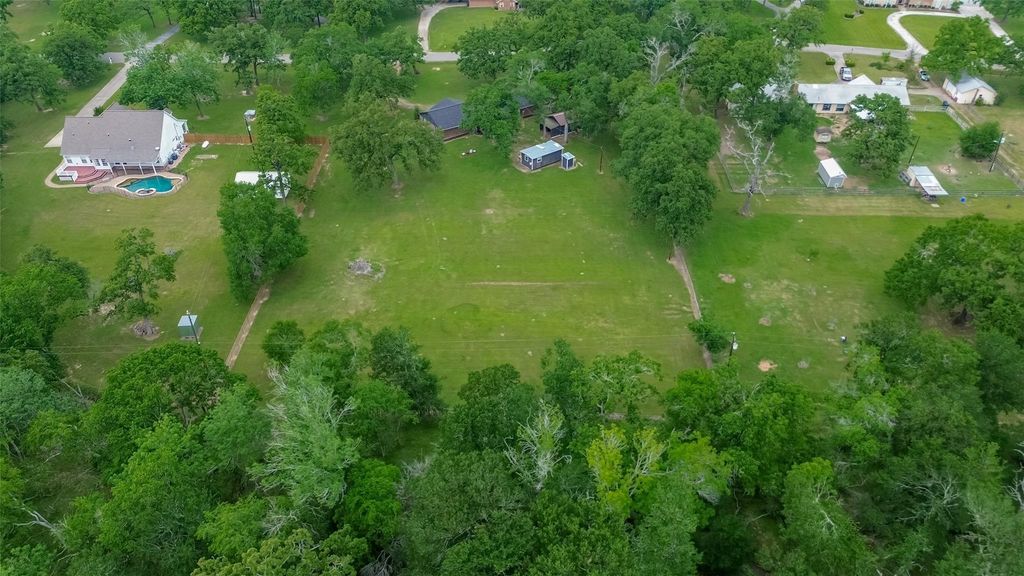 Image 47 of property listing at 8 Riverwood Lane, Hempstead, TX 77445