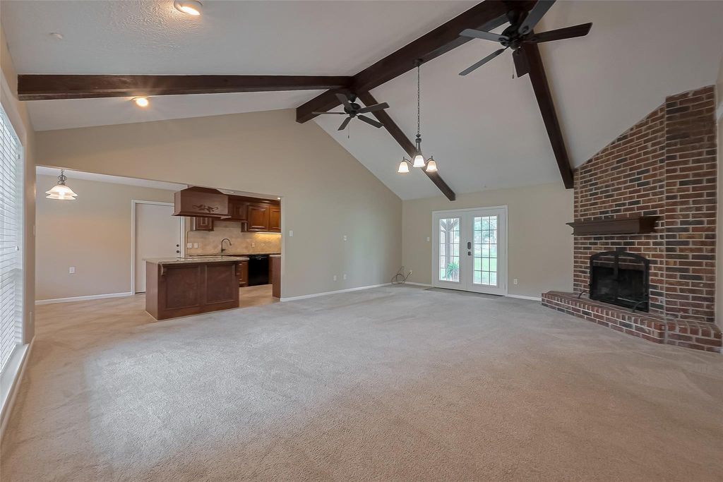 Image 8 of property listing at 8 Riverwood Lane, Hempstead, TX 77445