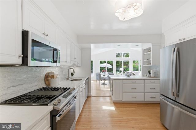 2905 MAPLEWOOD PL, Alexandria, VA 22302