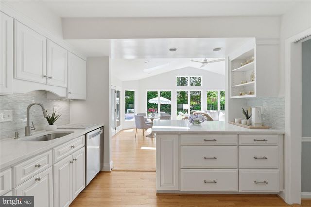 2905 MAPLEWOOD PL, Alexandria, VA 22302
