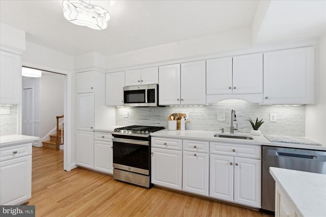 2905 MAPLEWOOD PL, Alexandria, VA 22302