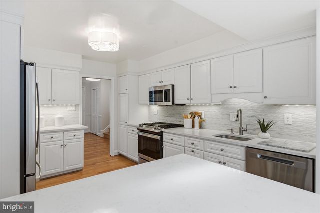 2905 MAPLEWOOD PL, Alexandria, VA 22302