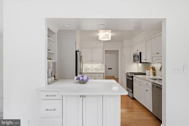 2905 MAPLEWOOD PL, Alexandria, VA 22302