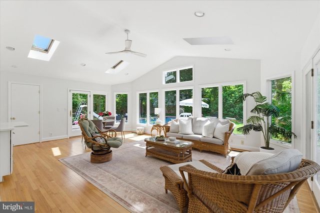 2905 MAPLEWOOD PL, Alexandria, VA 22302