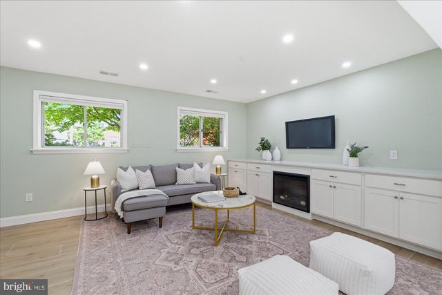 2905 MAPLEWOOD PL, Alexandria, VA 22302