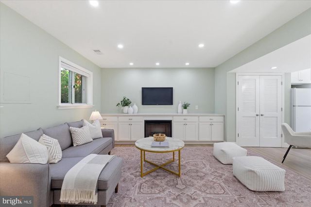 2905 MAPLEWOOD PL, Alexandria, VA 22302