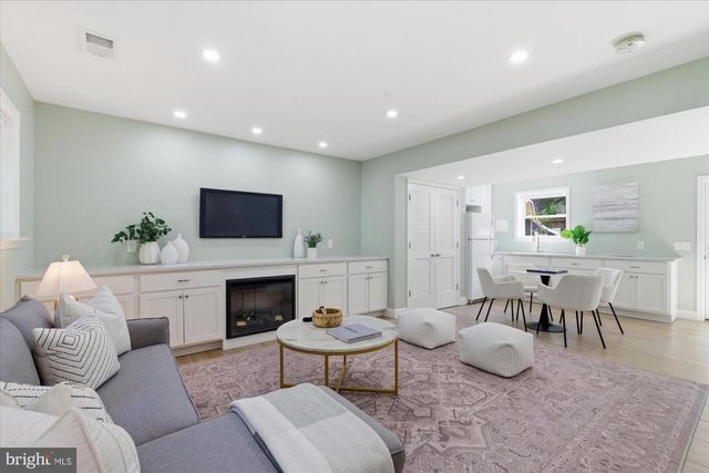 2905 MAPLEWOOD PL, Alexandria, VA 22302