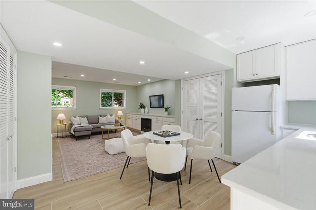 2905 MAPLEWOOD PL, Alexandria, VA 22302