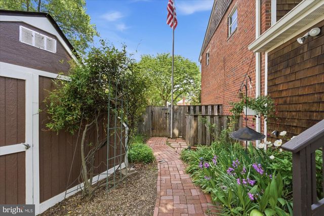 2905 MAPLEWOOD PL, Alexandria, VA 22302