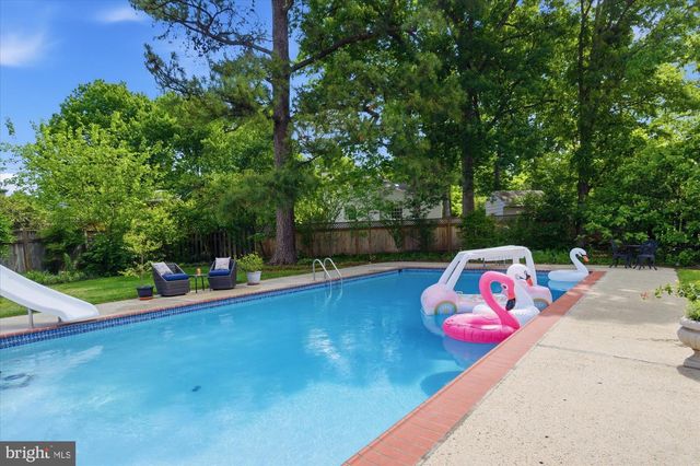 2905 MAPLEWOOD PL, Alexandria, VA 22302