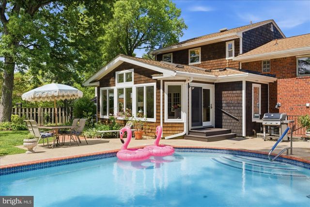 2905 MAPLEWOOD PL, Alexandria, VA 22302