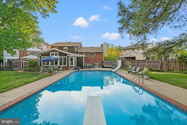 2905 MAPLEWOOD PL, Alexandria, VA 22302
